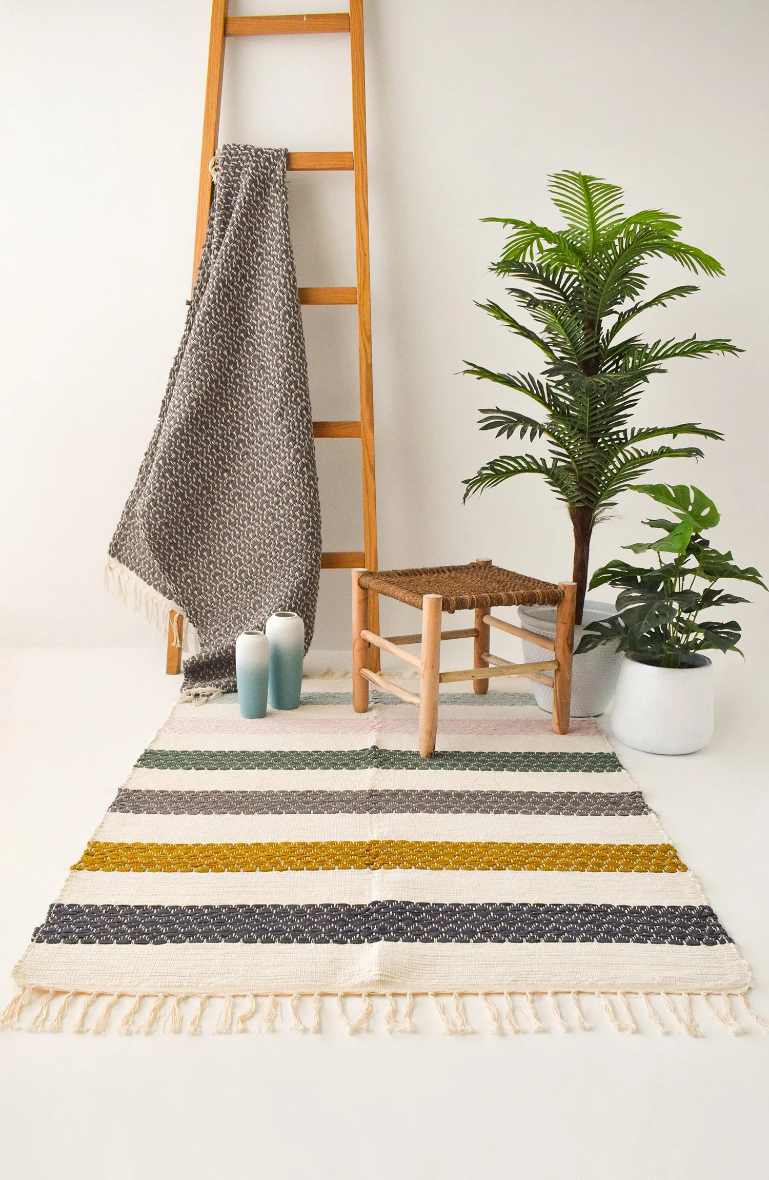 Handmade Recycled Cotton RUG 5.67 ft x 4 ft (H-RUGS-22-016)