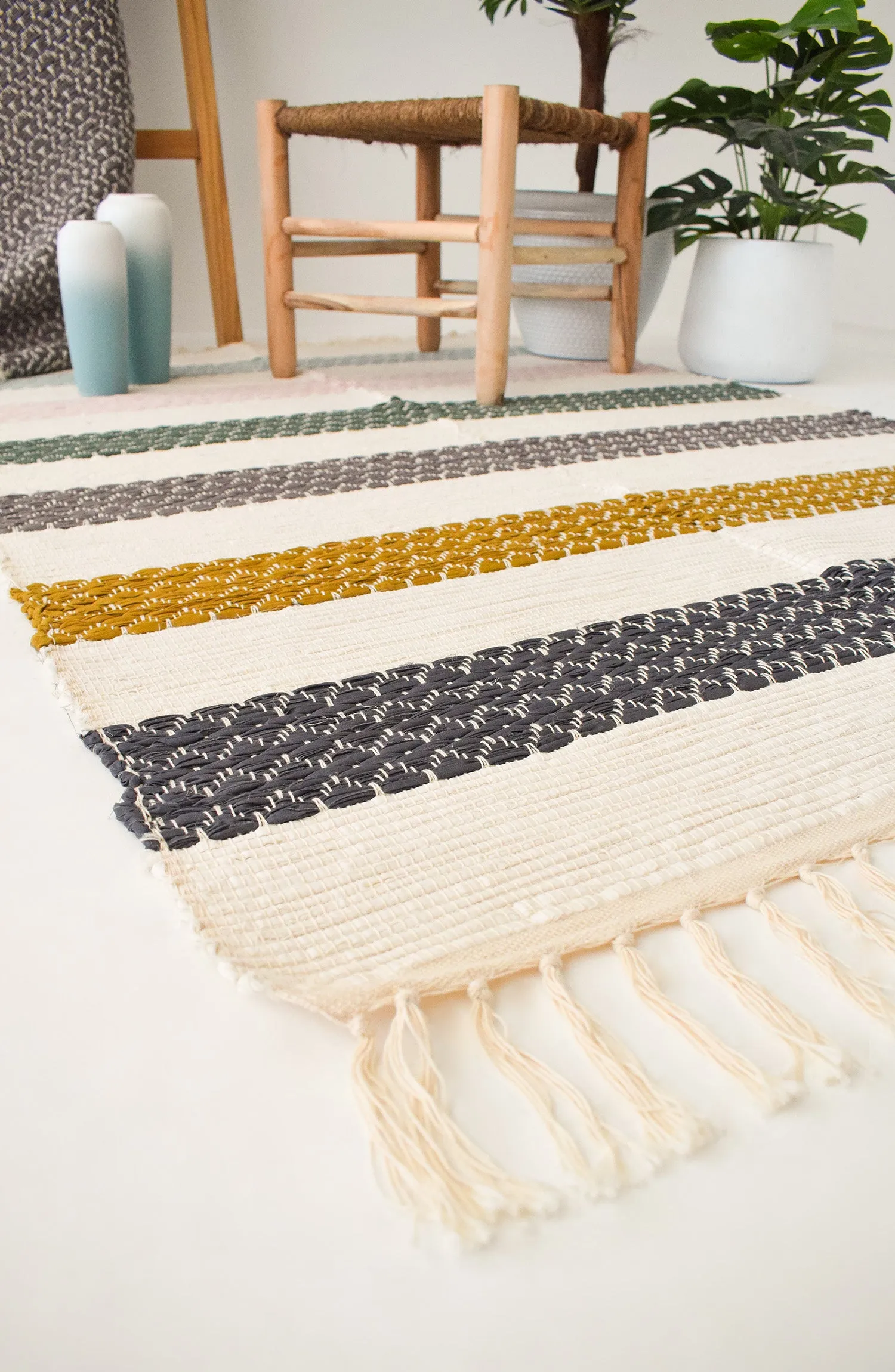 Handmade Recycled Cotton RUG 5.67 ft x 4 ft (H-RUGS-22-016)